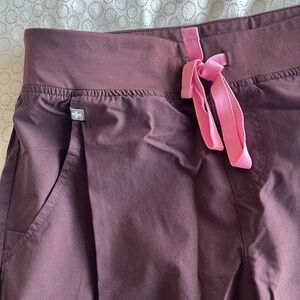 FIGS scrub bottoms. Small PETITE Zamora jogger.